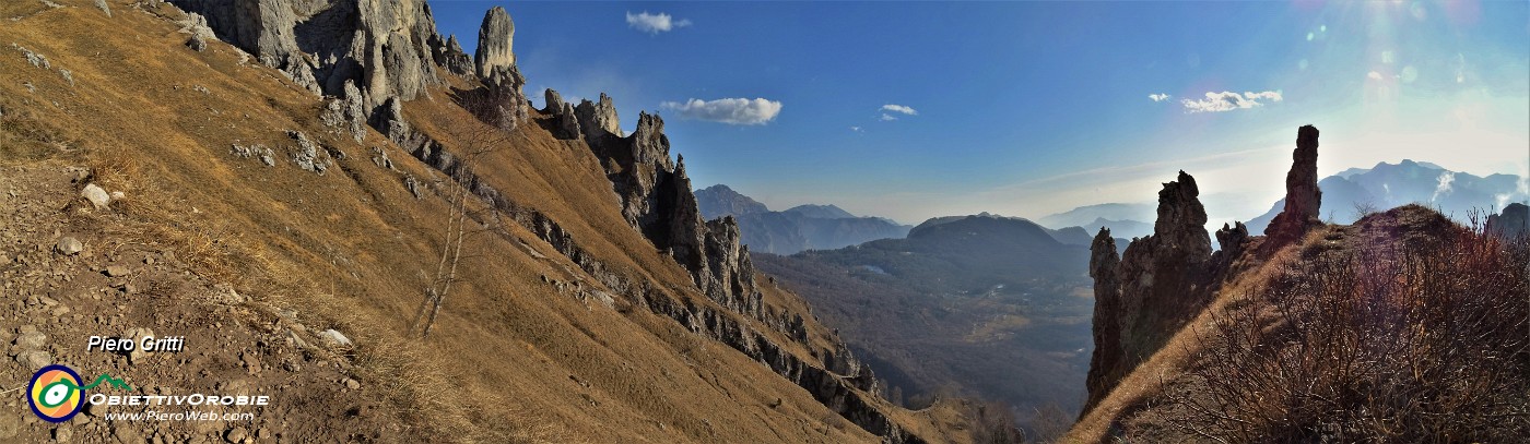 55 Dal Sentiero delle foppe vista verso il Sentiero dei morti sul versante di fronte.jpg